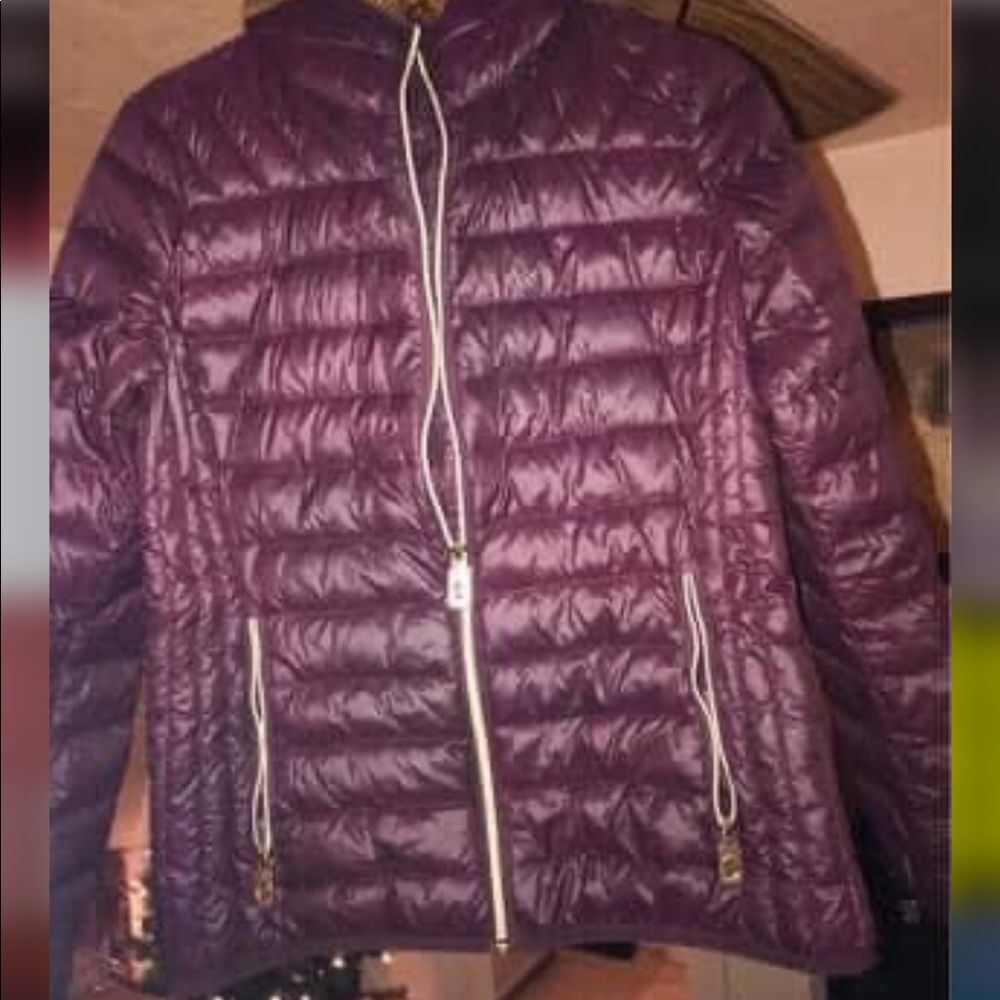 Michael kors coat lightweight but very warm